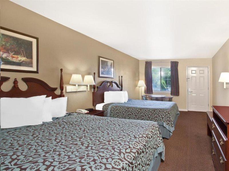 Days Inn By Wyndham Kerrville Esterno foto