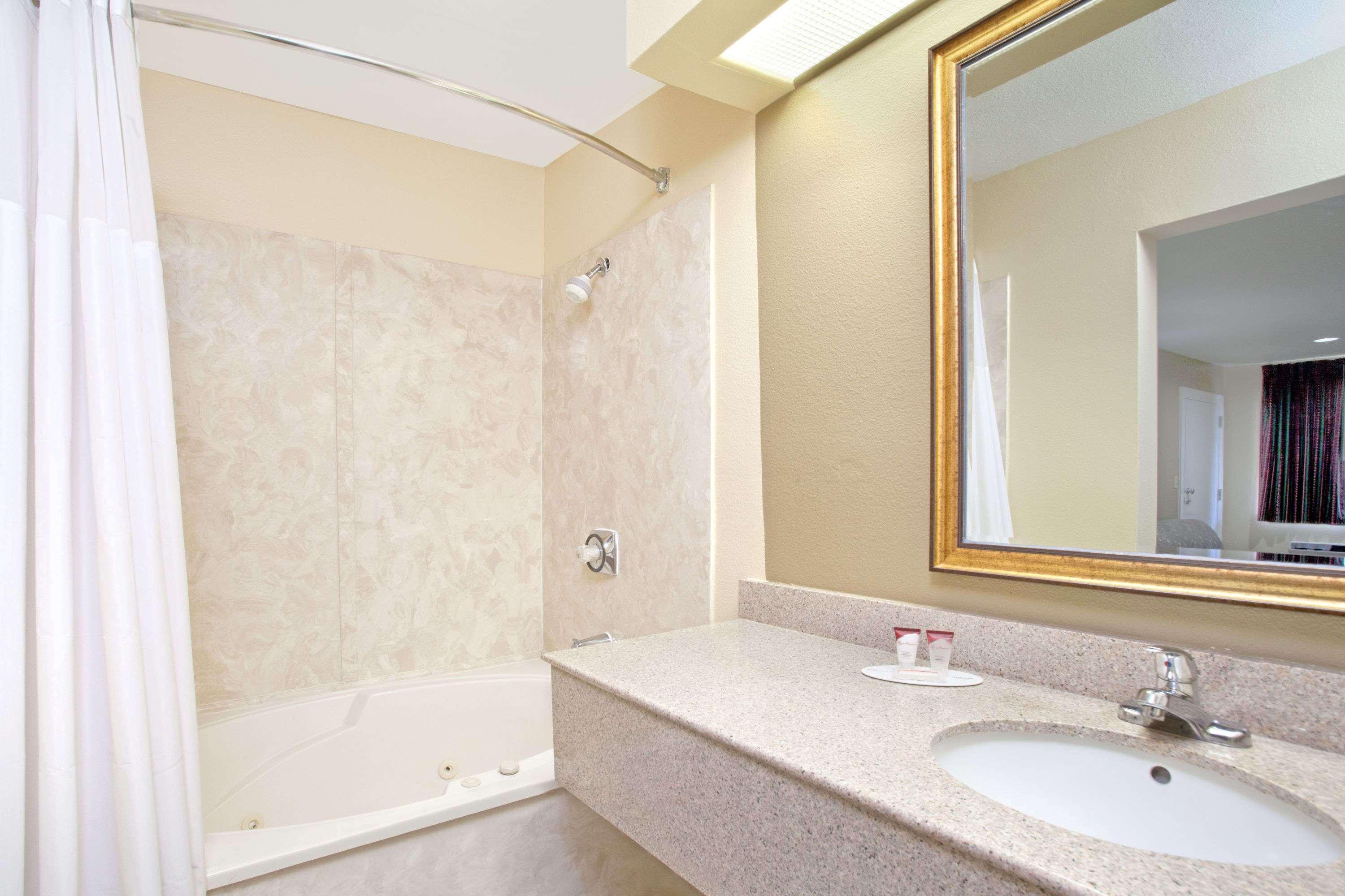 Days Inn By Wyndham Kerrville Esterno foto